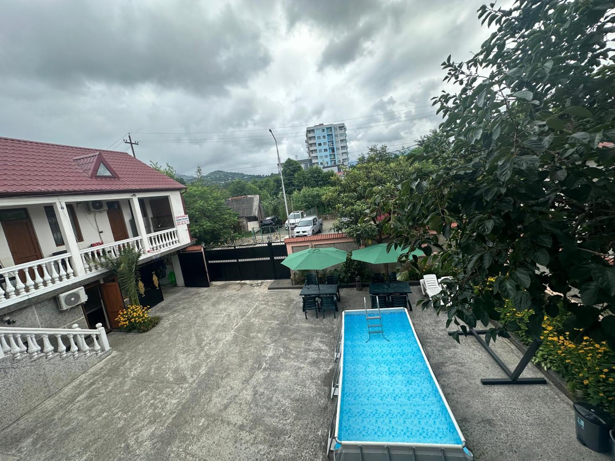 Linda Guest House 巴统 外观 照片