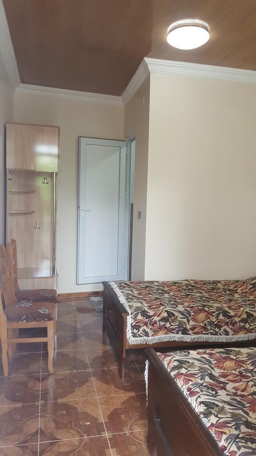 Linda Guest House 巴统 外观 照片