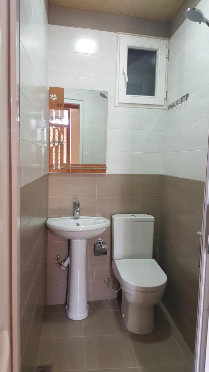 Linda Guest House 巴统 外观 照片